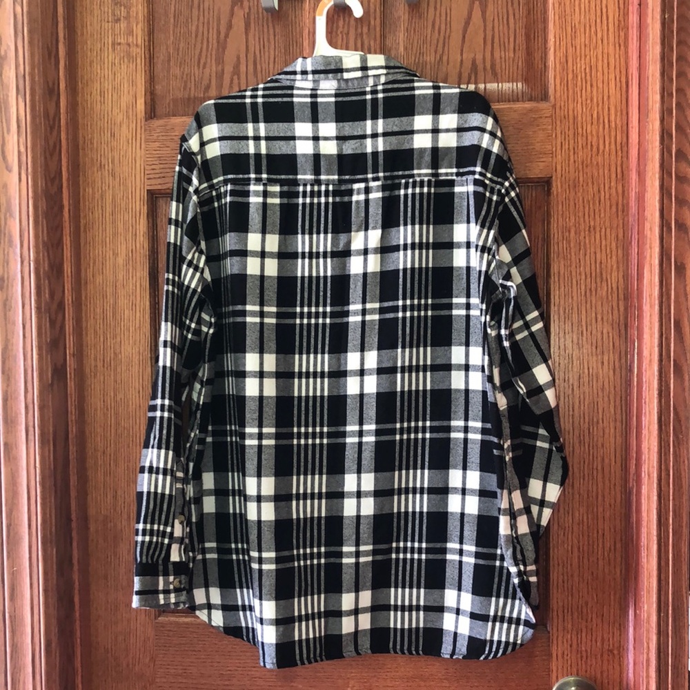 JACHS Girlfriend Black and White Boxy Button Down Shirt - Picture 3 of 7